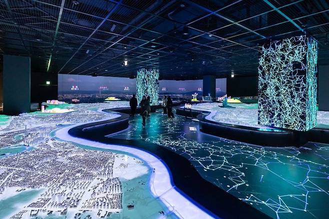 서울시청 지하 1~2층에 서울 갤러리가 문 열었다. 서울의 도시를 한눈에 볼 수 있는 도시홍보전시관 '내 친구 서울' 1관의 모습. 사진 서울시