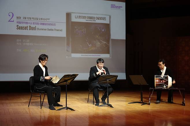 12일 서울 서초구 국립국악원 풍류사랑방에서 열린 <국립국악원 게임 사운드 시리즈 쇼케이스 2026>에서 국립국악원 창작악단이 음원을 선보이고 있다. 국립국악원 제공