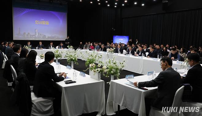충남도는 12일 아산 모나밸리에서 금융위원회와 한국산업은행이 ‘찾아가는 국민성장펀드 사업설명회’를 개최했다.