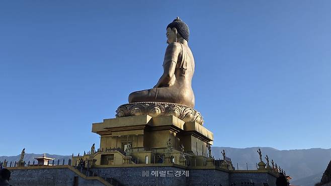 부탄 수도 팀푸 쿠엔셀포드랑 언덕의 ‘붓다 도르덴마’
