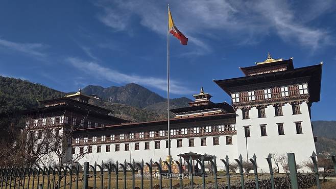 팀푸 왕추강변의 요새형 사원 ‘타시초종’