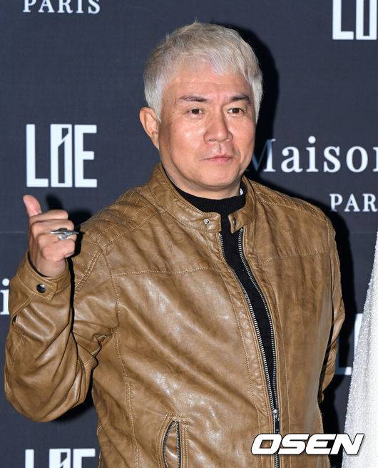 [OSEN=이대선 기자] 23일 오후 서울 강남구 청담스퀘어에서 ‘메종 21G(Maison 21G)’ 론칭 파티가 열렸다.가수 김성수가 포즈를 취하고 있다. 2022.03.23 /sunday@osen.co.kr