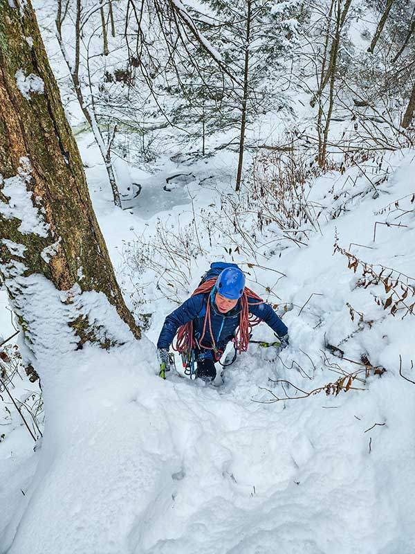등반 중인 최기용 형.