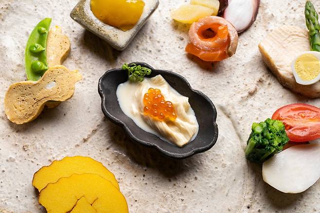 단백질 보충제에만 의존하기보다 평소 식단에서 달걀, 생선 등 자연식품을 골고루 섭취하는 것이 근육 생성에 훨씬 효율적이다. 과도한 보충제는 신장에 무리를 줄 수 있어 주의가 필요하다. pixabay 제공