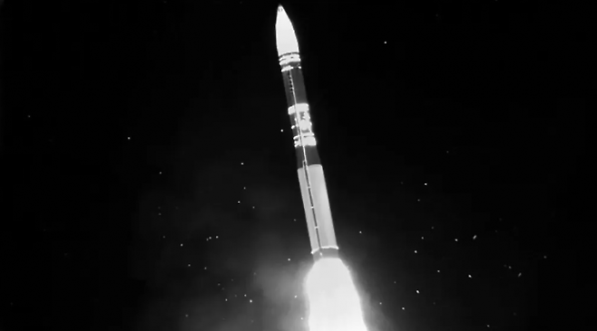시험발사 중인 미니트맨III ICBM 적외선 사진. 미 공군 제공