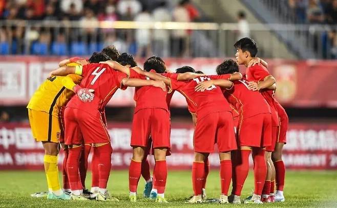 ▲ 중국 축구가 드림팀을 발견했다. 국제대회에서 5경기 전승, 42골을 뽑아내는 믿기지 않는 결과에 들떴다. 이제는 일본과 같은 조에서 맞붙게 됐는데 피하지 않고 승리를 자신할 정도다. ⓒ 소후닷컴