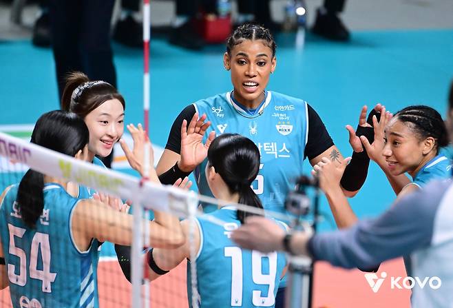 득점 후 기뻐하는 GS칼텍스 선수들 [한국배구연맹 제공. 재판매 및 DB 금지]