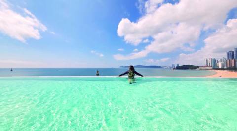 해운대 엘시티에 위치한 ‘클럽디 오아시스’ 인피니트풀. 클럽디 오아시스 제공