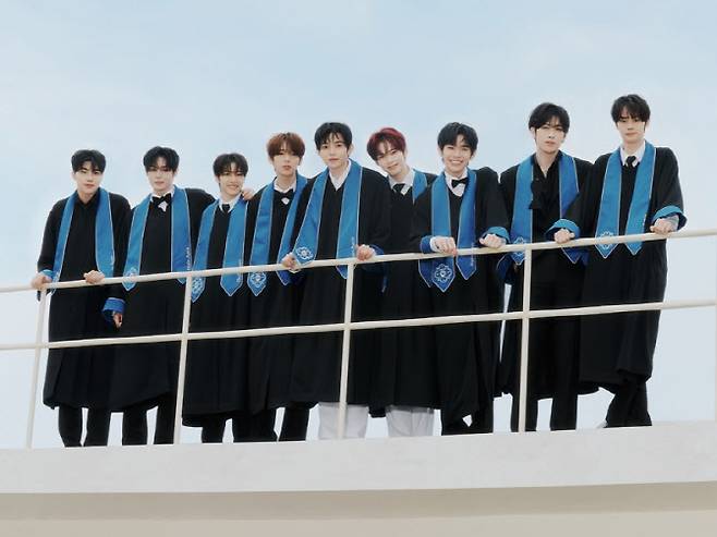 제로베이스원. 왼쪽부터 박건욱, 김지웅, 석매튜, 한유진, 장하오, 성한빈, 김태래, 리키, 김규빈(사진=웨이크원)