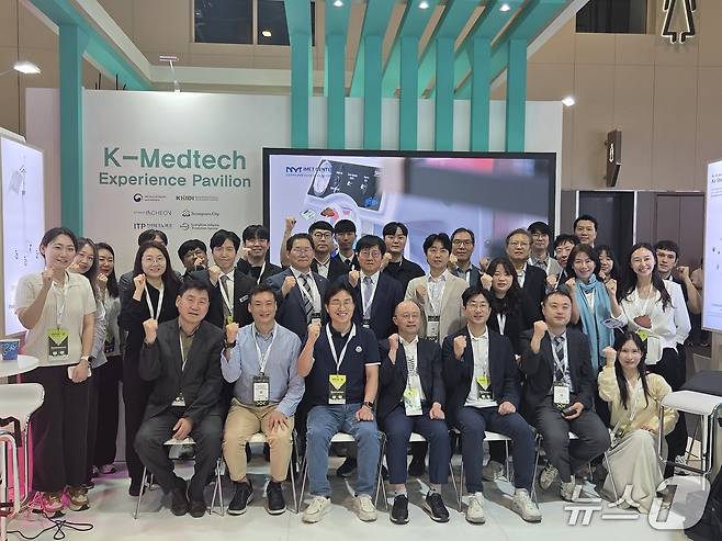 (서울=뉴스1) 강승지 기자 = 보건복지부와 한국보건산업진흥원은 지난 9~12일 아랍에미리트(UAE) 두바이 전시센터(DEC)에서 개최된 세계 최대 헬스케어 전시회 'WHX 2026'에 참가해 한국 의료기기 산업의 기술 경쟁력과 임상 기반 역량을 제시하며 중동 시장 내 전략적 입지를 공고히 했다고 13일 밝혔다.(한국보건산업진흥원 제공)