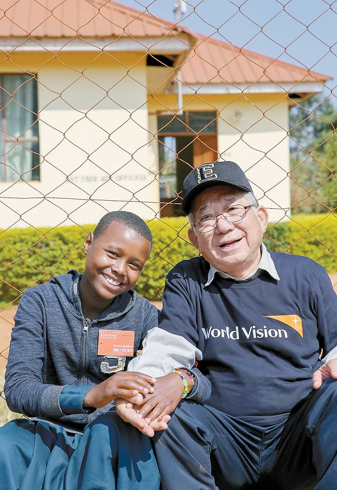 나태주(오른쪽) 시인과 네마 니코데무(달 출판사 제공)