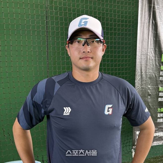 박세웅이 인터뷰에 임하고 있다. 타이난 | 박연준 기자 duswns0628@sportsseoul.com