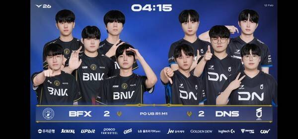 12일 종로 롤파크 LCK아레나에서 열린 2026 LCK컵 플레이오프 1라운드 4세트, BNK피어엑스가 정교한 1레벨 설계와 바텀 주도권으로 4세트를 장악하는 듯했지만, DN수퍼스가 '두두'의 자인을 앞세워 한타 구도를 뒤집으며 승부를 원점으로 돌렸다.(BNK피어엑스 & DN수퍼스 =2:2). /사진=네이버 치지직 라이브영상 캡처