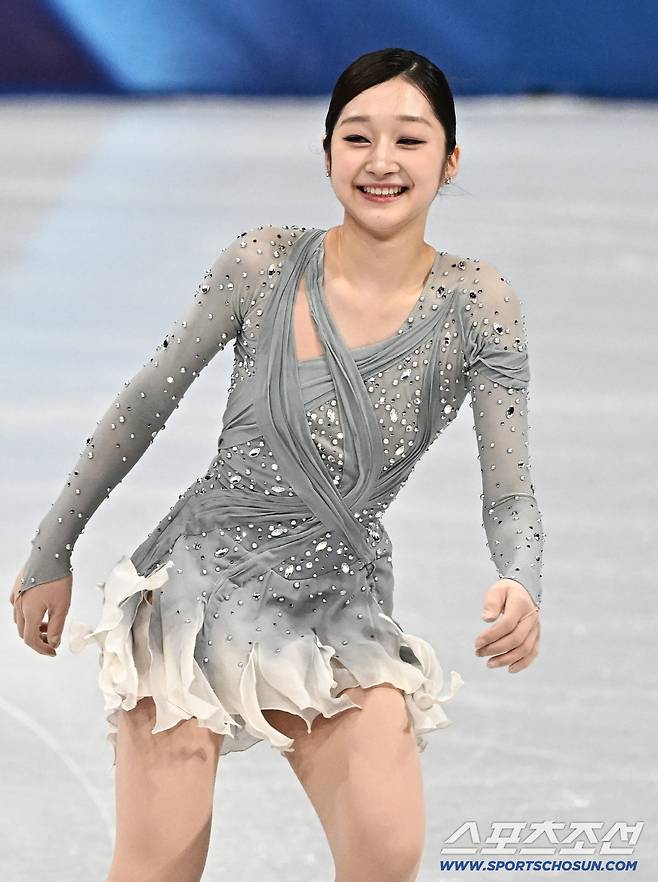 6일 이탈리아 밀라노 아이스스케이팅 아레나에서 열린 피겨 단체전 여자 쇼트프로그램 경기. 연기를 펼치고 있는 신지아. 밀라노(이탈리아)=송정헌 기자songs@sportschosun.com/2026.02.06/