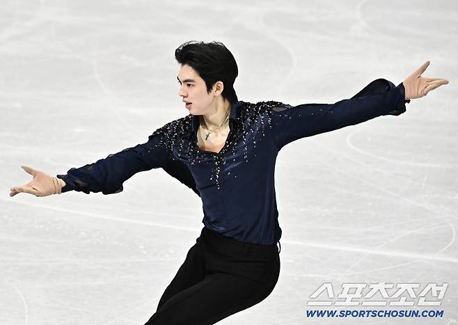 8일 이탈리아 밀라노 아이스스케이팅 아레나에서 열린 피겨 팀이벤트 남자싱글. 연기를 펼치고 있는 차준환. 밀라노(이탈리아)=송정헌 기자songs@sportschosun.com/2026.02.08/