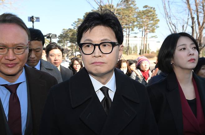 한동훈 전 국민의힘 대표가 지난달 29일 제명 결정과 관련해 기자회견하기 위해 국회 소통관으로 향하고 있다. 연합뉴스