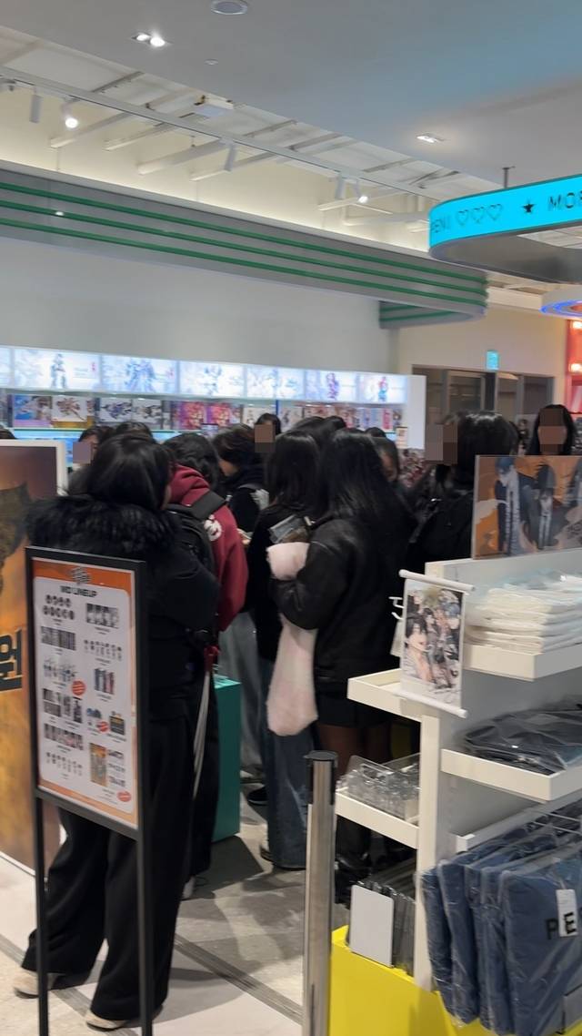 서울 용산 아이파크몰 리빙파크 3층 ‘도파민 스테이션’에 위치한 팝업 스토어 전경. 네이버웹툰 제공