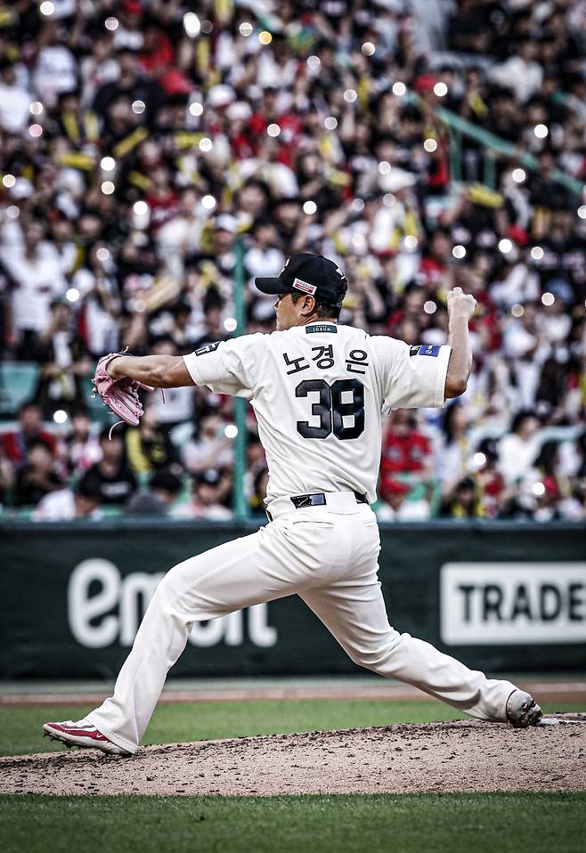 KBO리그 최고령 100홀드 대업을 달성한 오른손 불펜 노경은. SSG 제공