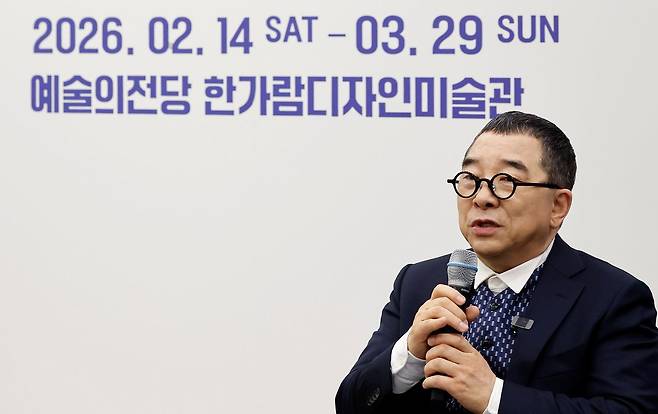 가수 김수철이 13일 서울 서초구 예술의전당 한가람미술관에서 '소리그림' 전시회와 관련한 기자간담회를 열었다. 뉴시스