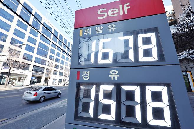 8일 서울 시내 한 주유소 모습. 연합뉴스.