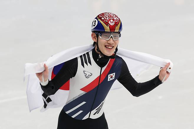 Rim Jong-un celebrates with the Korean national flag draped over his shoulders after securing the bronze medal in the men’s 1,000-meter short-track speed skating final at the 2026 Milan-Cortina Winter Olympics on Feb. 12. [KIM JONG-HO]