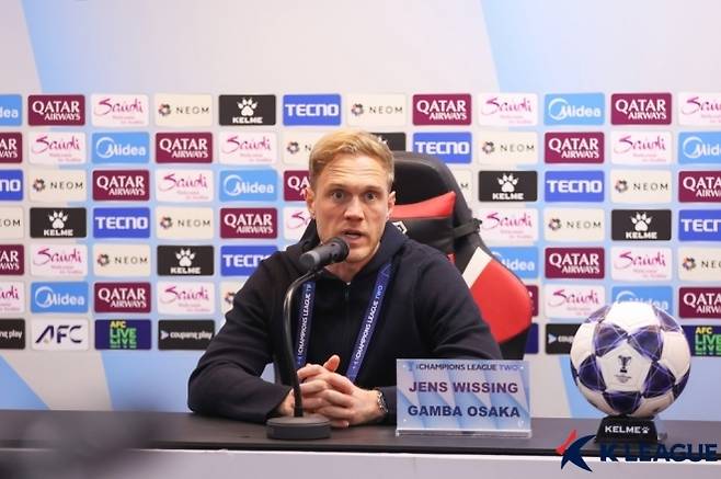 옌스 비싱 감바 오사카 감독. 사진=한국프로축구연맹