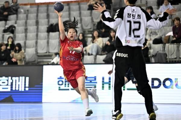 사진 오버슛하는 인천광역시청 김보현