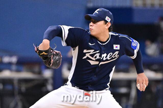 9일 오후 서울 구로구 고척스카이돔에서 진행된 '2025 NAVER K-BASEBALL SERIES' 대한민국-체코와의 평가전 경기. 대한민국 배찬승이 7회말 구원 등판해 역투를 펼치고 있다./마이데일리