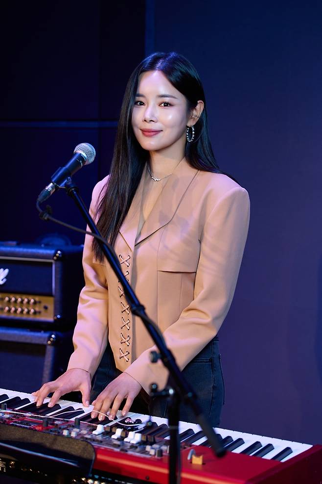 아묻따밴드 건반 조정민. 넥스타엔터테인먼트 제공