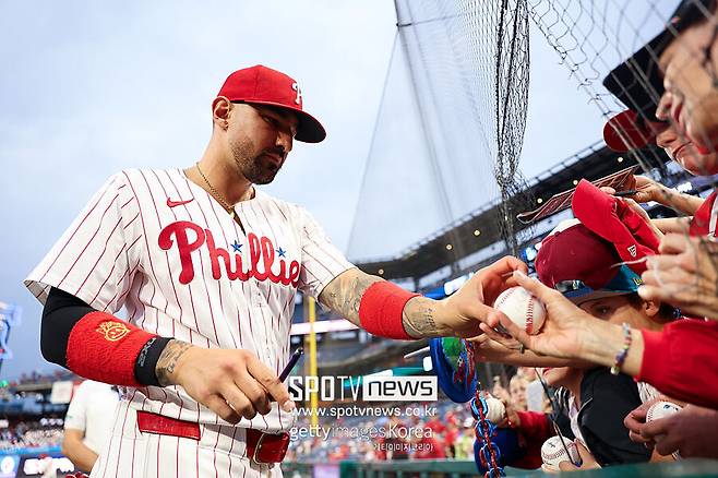 ▲ 카스테야노스를 데려갈 팀은 올해 연봉을 필라델피아에서 부담하기에 메이저리그 최저 연봉만 주면 된다. 그러나 이런 사건을 뒤로 하고 품을 팀이 있을지는 알 수 없다.