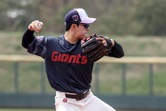 한태양이 대만 타이난에서 열리는 2026 롯데 스프링캠프에서 훈련 중이다. /사진=롯데 자이언츠 제공