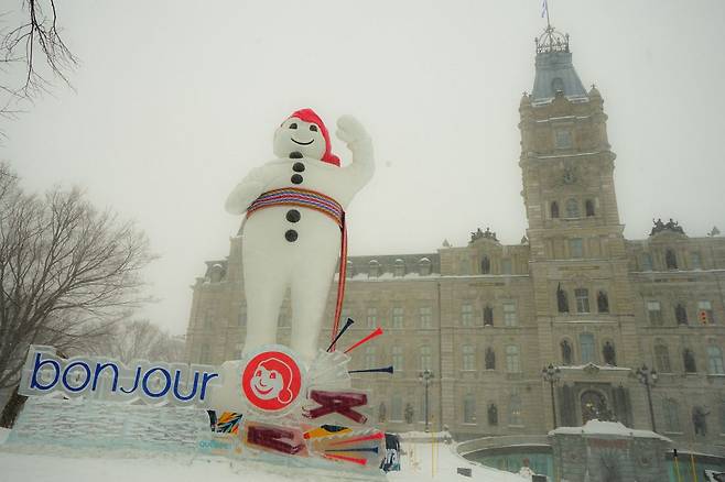 퀘벡 윈터 카니발 마스코트인 보놈(Bonhomme)