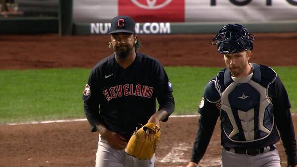 동료들을 배신한 클라세(사진=MLB.com)