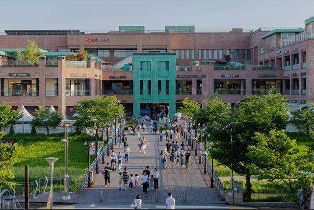 사진은 경기도 파주시 문발동에 위치한 롯데프리미엄아울렛 파주점 전경.(롯데백화점 제공)