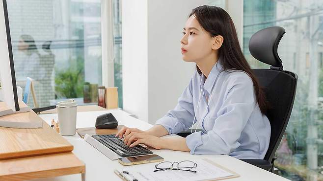 현대인의 잘못된 자세는 통증과 만성 피로의 주범이다|출처: 클립아트코리아