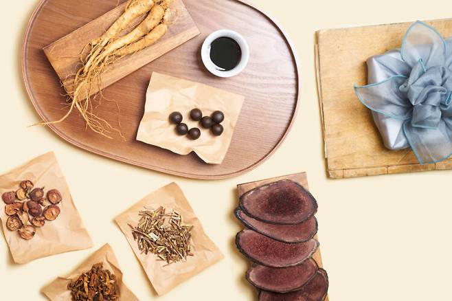 설 명절을 앞두고 건강기능식품 선물 수요가 증가한 만큼 소비자 기만 행위도 늘고 있어, 소비자들이 올바른 구매법을 숙지할 필요가 있다. 사진=게티이미지뱅크