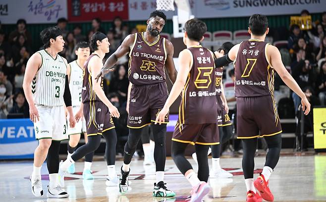 프로농구 창원 LG가 원주 DB를 꺾고 선두를 유지했다. (KBL 제공)