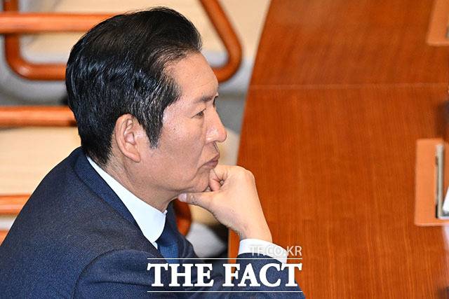 정청래 더불어민주당 대표가 10일 오후 서울 여의도 국회에서 열린 경제에 관한 대정부 질문에 참석해있다. /남용희 기자