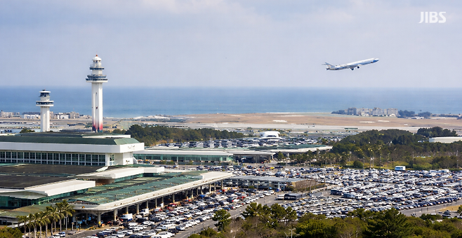 설 연휴 기간 제주국제공항의 혼잡 상황을 표현한 이미지.