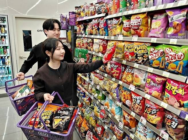 편의점 CU가 2026 밀라노·코르티나담페초 동계올림픽 개막을 앞두고 먹거리 등 최대 59% 할인 행사를 진행한다. [BGF리테일 제공]