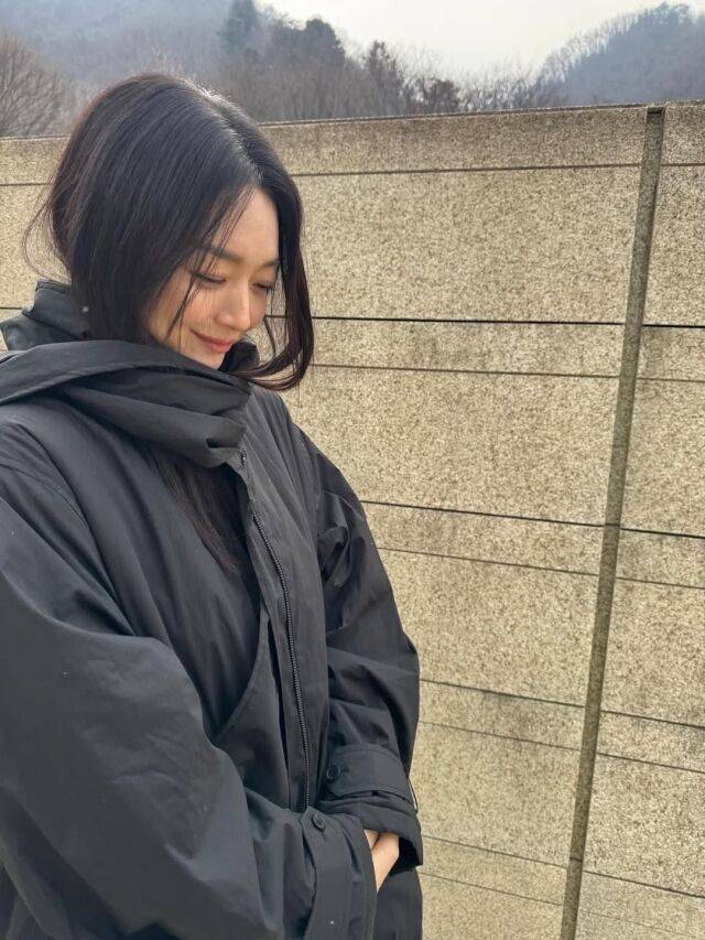 신민아가 사랑스러운 매력으로 팬들의 이목을 집중시켰다. / 신민아 SNS