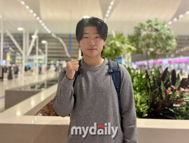 출국장에서 만난 곽빈./인천공항=김희수 기자