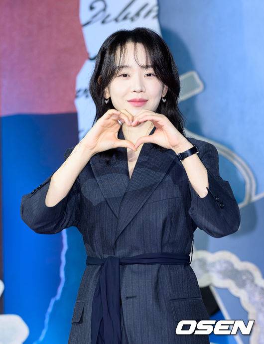 귀여운 하트 그리는 신혜선