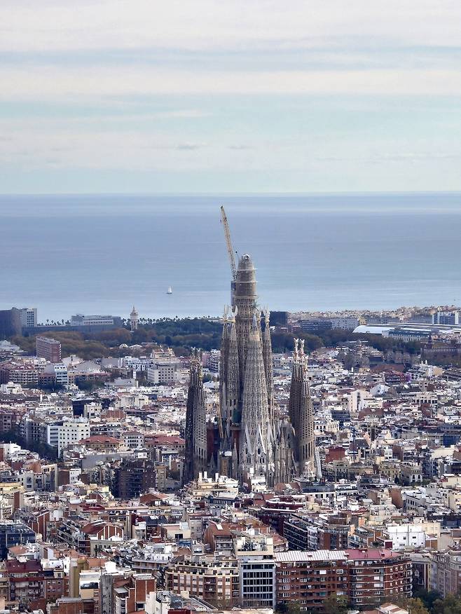 몬세라트를 닮은 사그라다 파밀리아 성당.&nbsp;