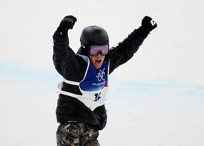 ▲ 이채운은 14일 이탈리아 리비뇨 스노파크에서 열린 2026 밀라노·코르티나 동계올림픽 스노보드 남자 하프파이프 결선에서 87.50점을 받아 12명 중 6위에 자리했다.&nbsp;2022 베이징 동계올림픽에서 18위에 머물렀던 그는 4년 만에 결선 무대를 밟으며 톱6에 진입했다. ⓒ연합뉴스/REUTERS