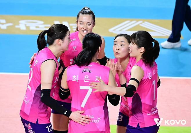 득점 후 기뻐하는 흥국생명 선수들 [한국배구연맹 제공. 재판매 및 DB 금지]