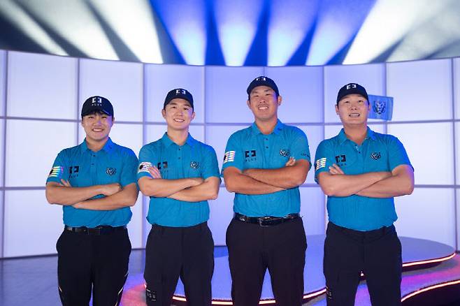 LIV 골프 코리안GC팀으로 활동하는 김민규(왼쪽부터)와 송영한, 안병훈, 대니 리가 시즌 개막에 앞서 기념촬영하며 선전을 다짐하고 있다. (사진=LIV골프)