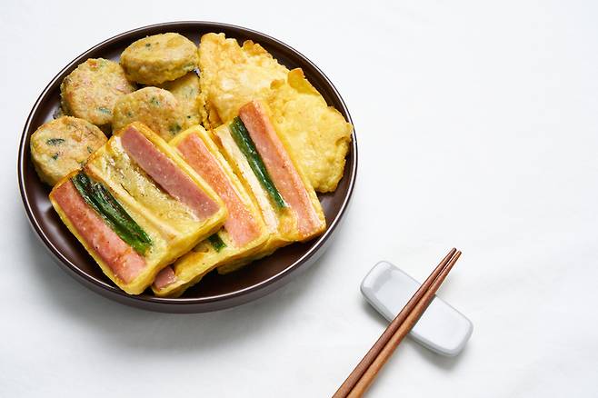 꼬치전과 애호박전, 배추전은 명절 상차림에 빠질 수 없는 대표 음식이다. 사진=게티이미지뱅크