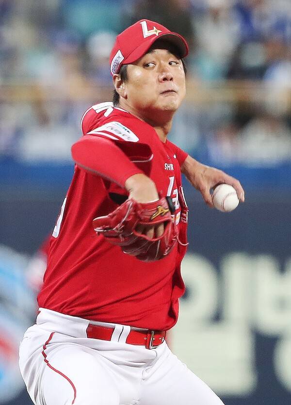 14일 오후 6시 30분 대구 삼성라이온즈파크에서 열린 삼성 라이온즈와 2025 신한 SOL 뱅크 KBO 포스트시즌(PS) 준플레이오프(준PO·5전 3선승제) 4차전 선발 등판해 5이닝 1피안타 1실점 3볼넷 5탈삼진을 기록한 투수 김광현. /사진=SSG 랜더스