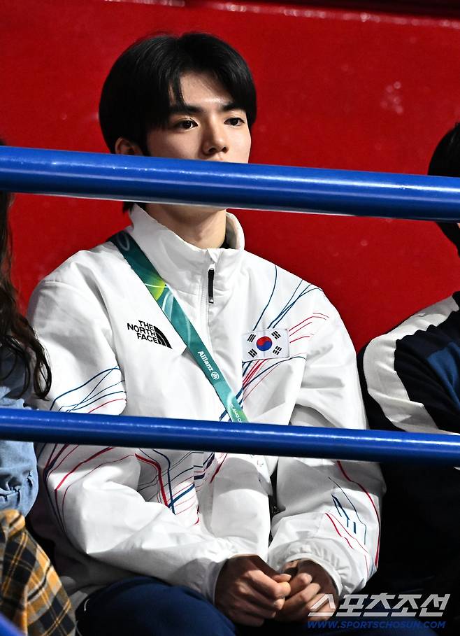 15일(한국시간) 이탈리아 밀라노 아이스스케이팅 아레나에서 쇼트트랙 여자 1000m 예선이 열렸다. 경기장 찾은 차준환. 밀라노(이탈리아)=송정헌 기자songs@sportschosun.com/2026.02.15/